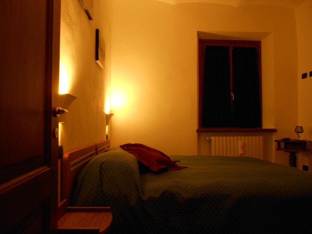 Il Grappolo In Langa Villa Monastero Bormida Rom bilde